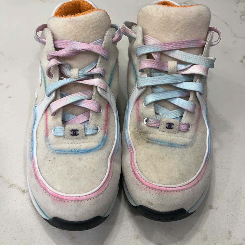 CHANEL SNEAKERS SIZE 9